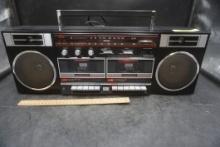 Soundesign Cassette Radio Boombox (Works Good)