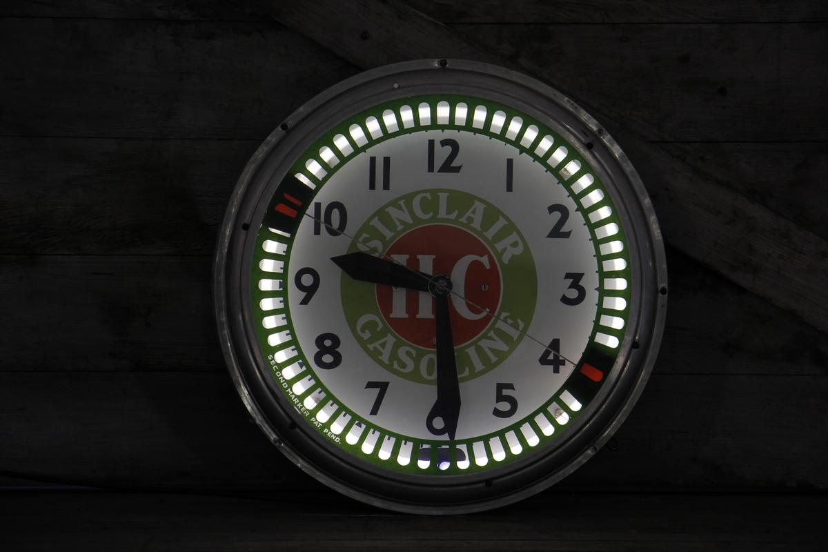 Sinclair H-C Gasoline Spinner Neon Clock