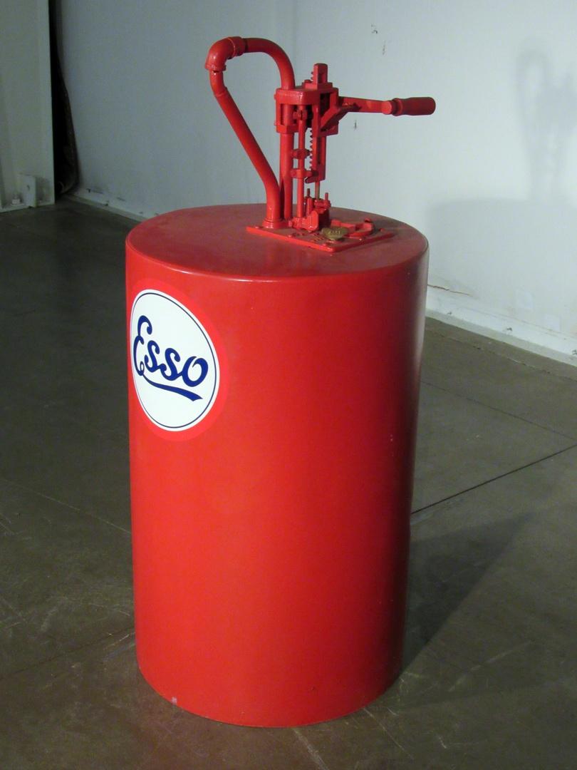 Red Esso Round Oil Lubester