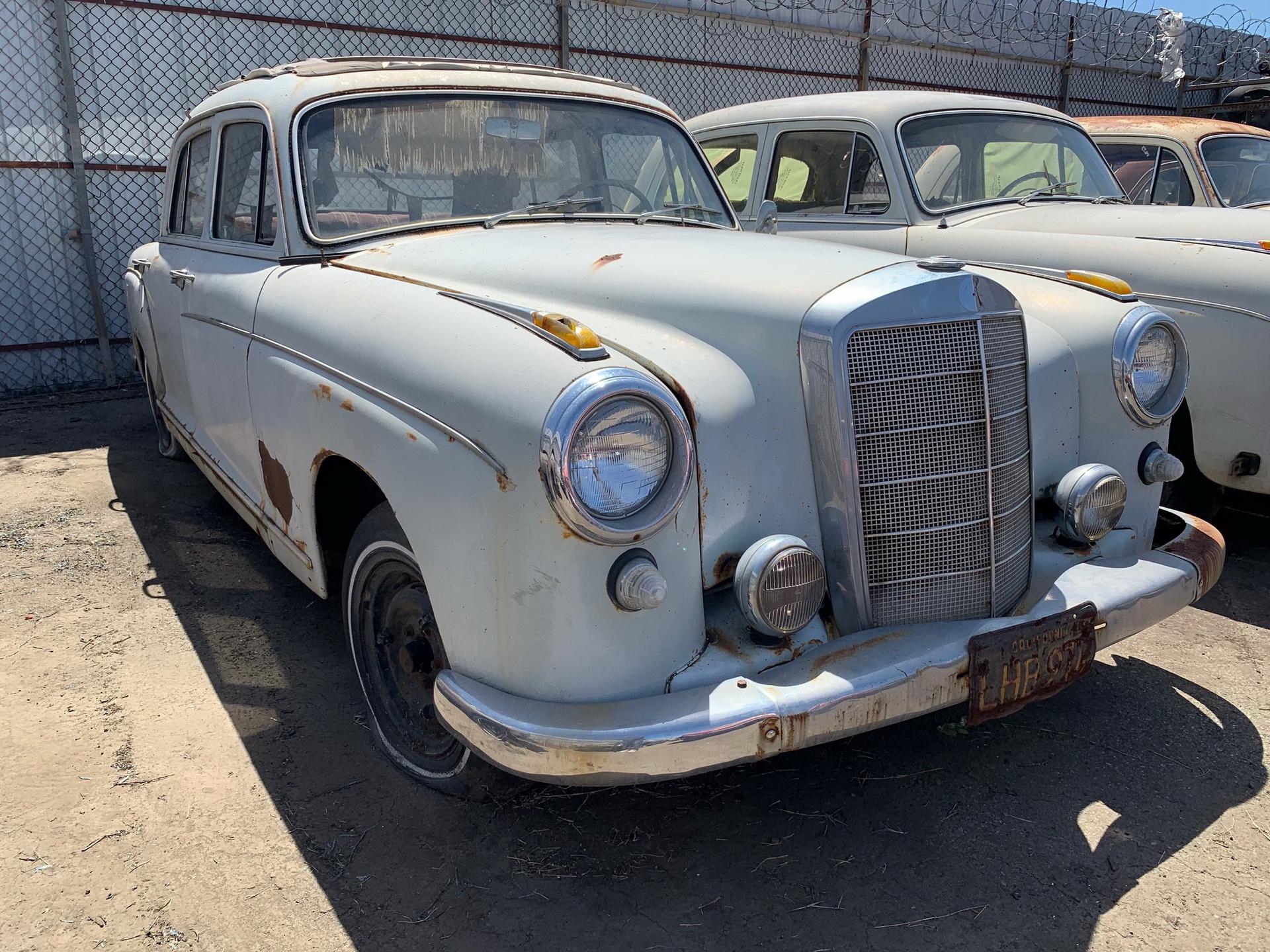 1959 Mercedes-Benz 220S Ponton Sedan