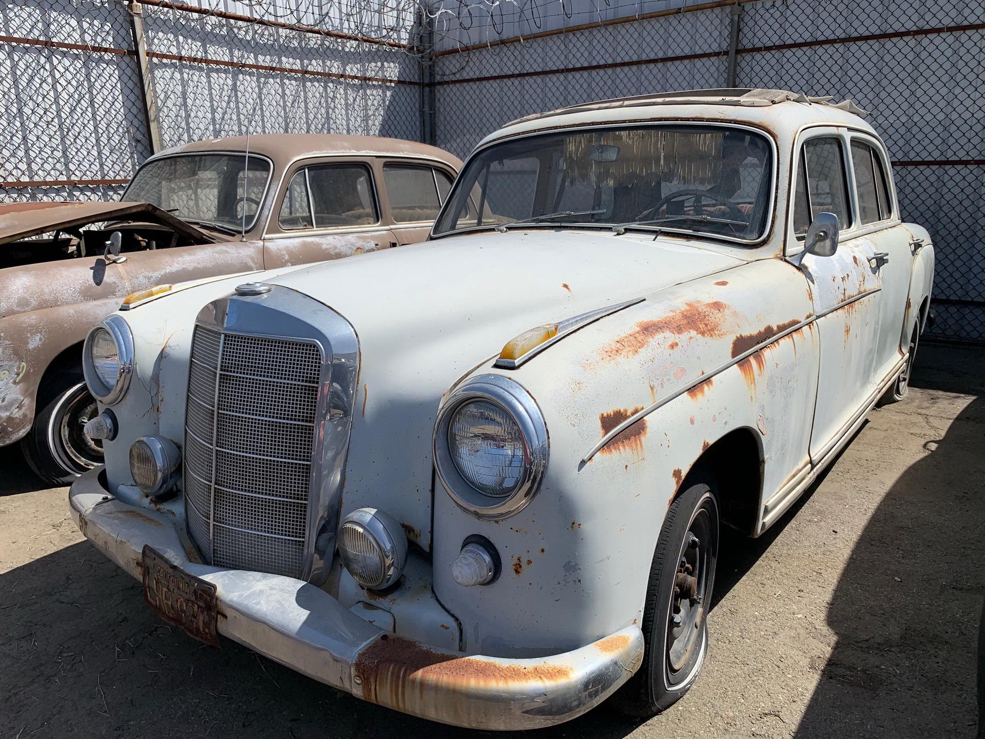 1959 Mercedes-Benz 220S Ponton Sedan