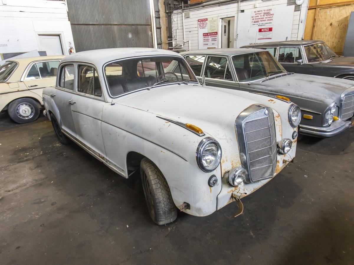 1959 Mercedes-Benz 220S Ponton Sedan