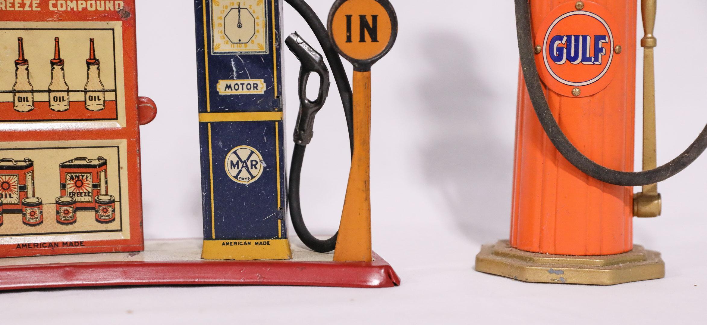 Marx Toys Gas Pump & Oil - Grease Island plus 2 Visible Collectable Pumps