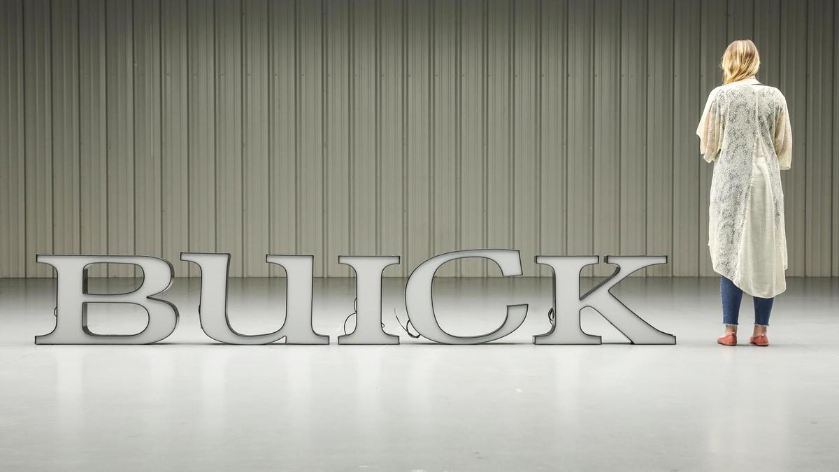 BUICK and GMC Illuminated Signs