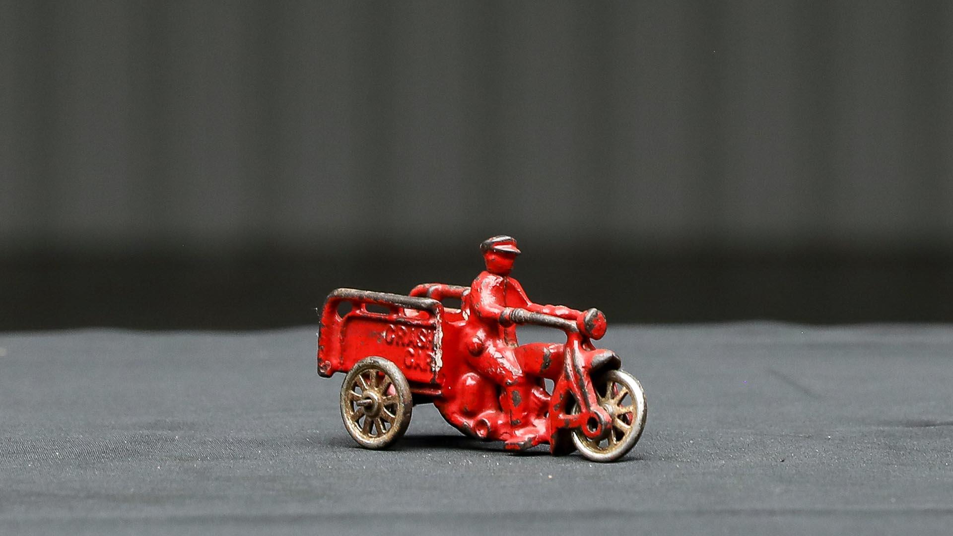 Hubley Indian Motorcycle Cast Iron Crash Car