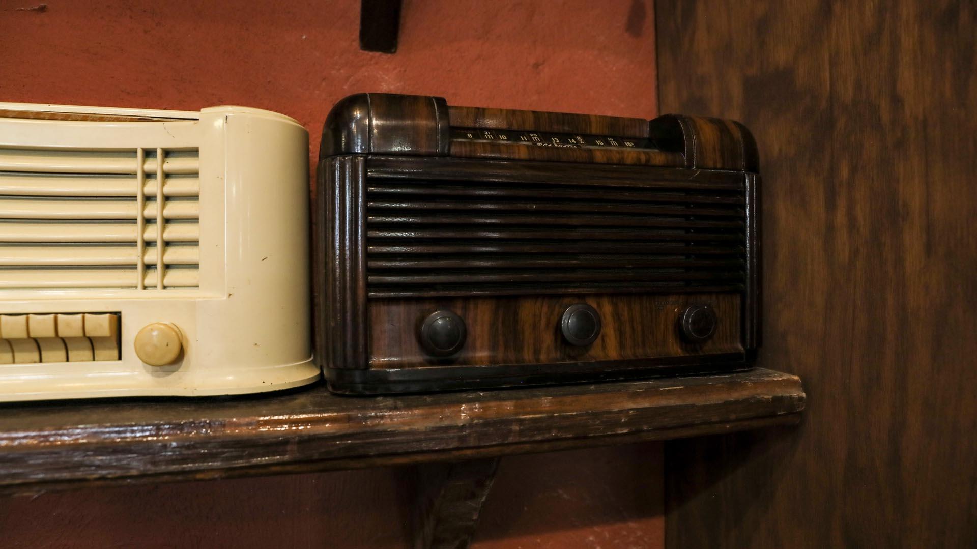 Collection of 10 Table Radios, Car Radio and Speaker