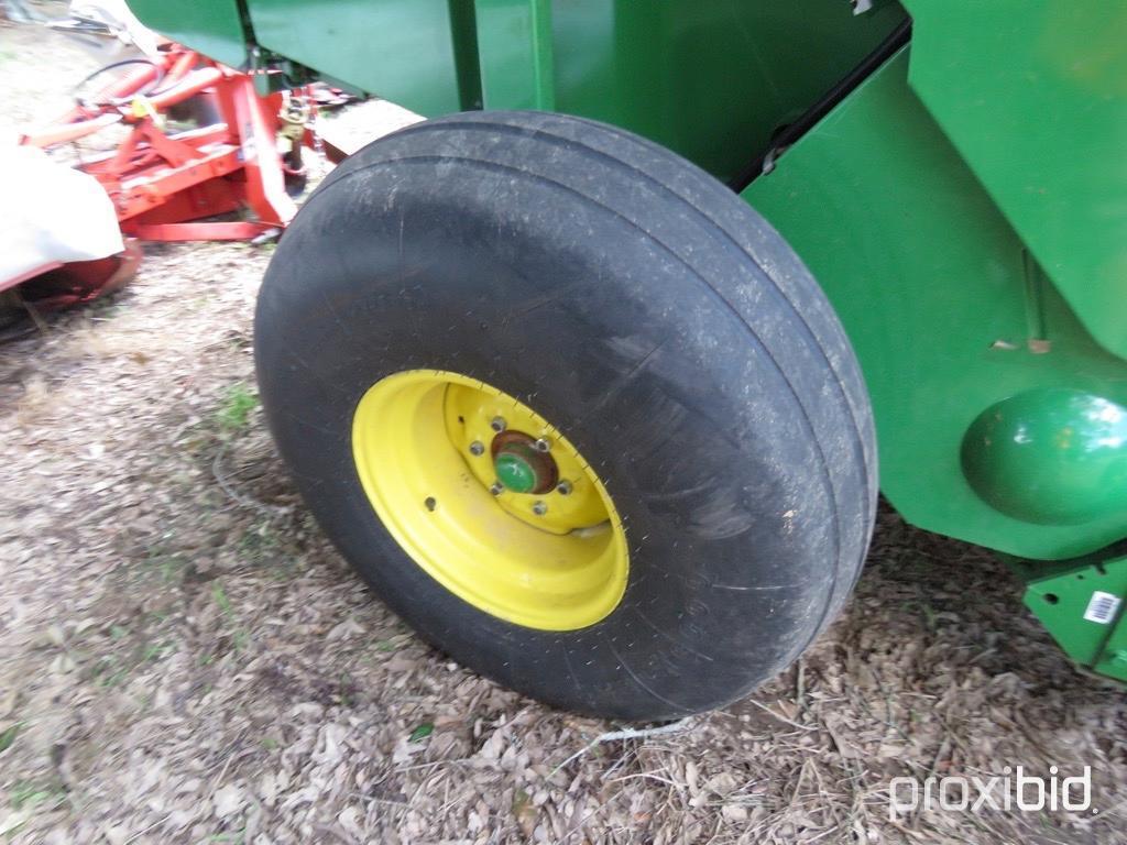 John Deere 569 Baler