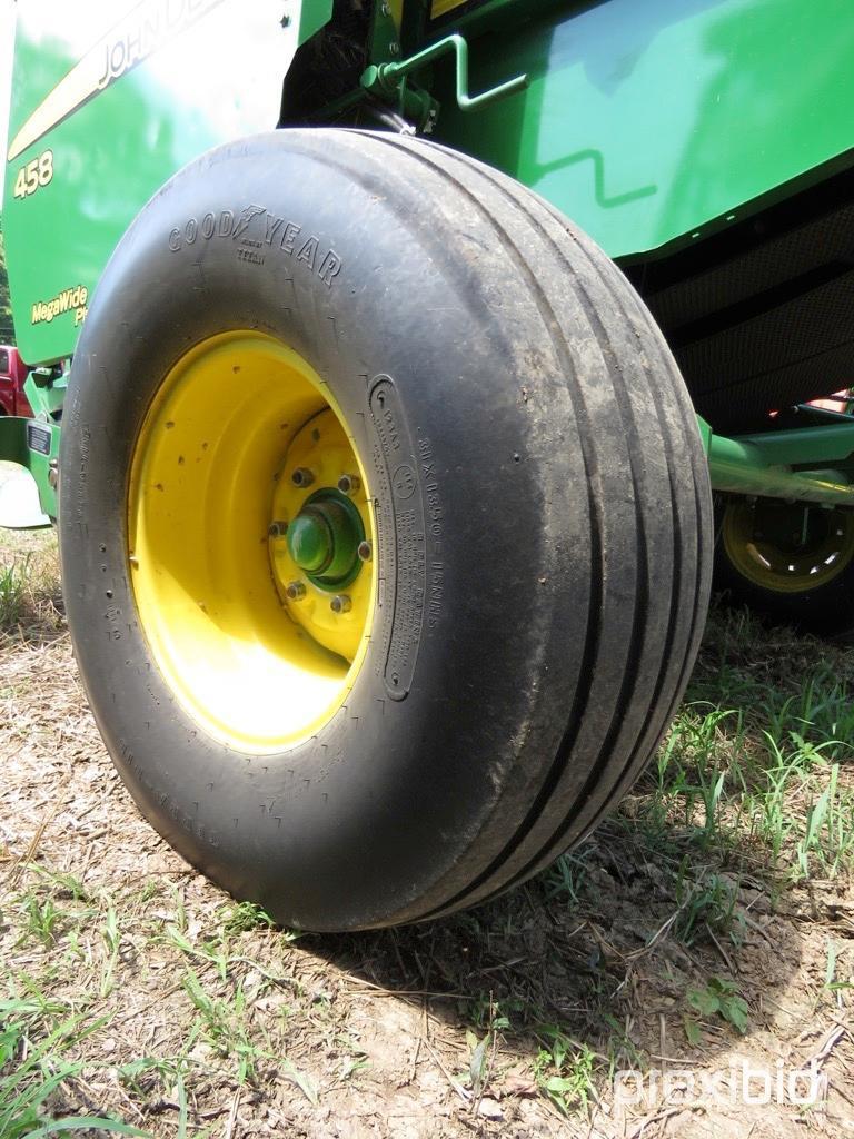 John Deere 458 Baler