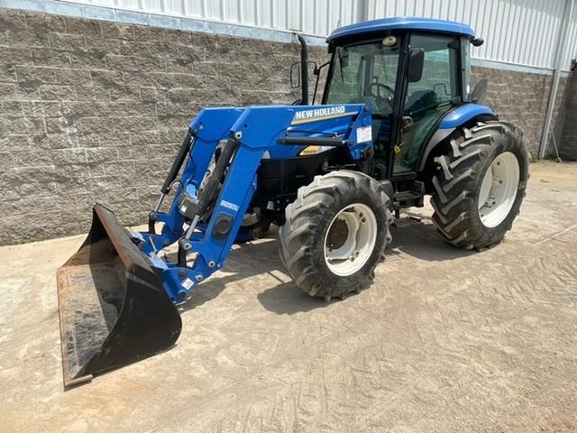 NH TD5050 Tractor w/ 825 TL Loader