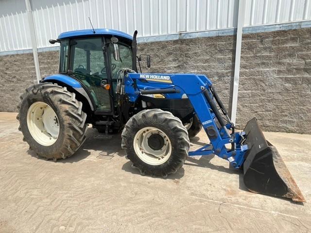 NH TD5050 Tractor w/ 825 TL Loader