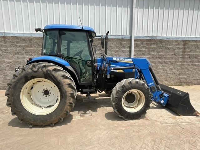 NH TD5050 Tractor w/ 825 TL Loader