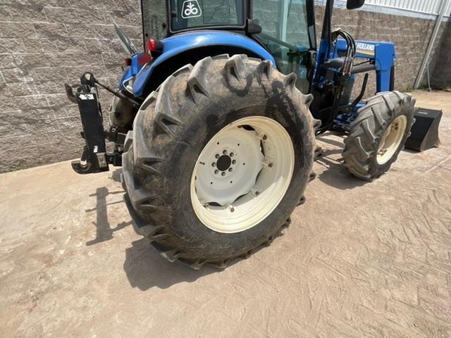 NH TD5050 Tractor w/ 825 TL Loader