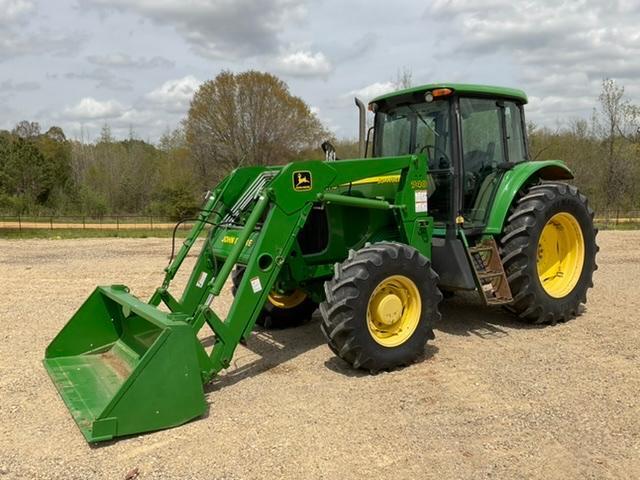 JOHN DEERE 6715 Tractor w/ Loader