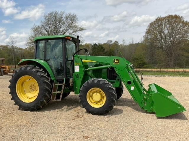 JOHN DEERE 6715 Tractor w/ Loader