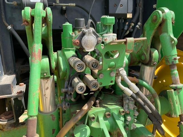 JOHN DEERE 6715 Tractor w/ Loader