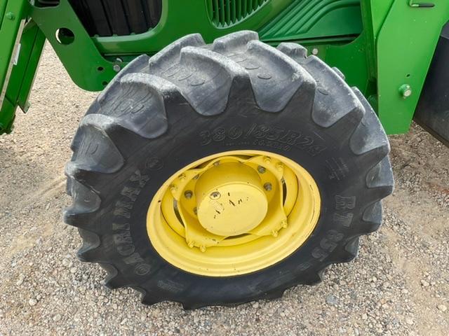 JOHN DEERE 6715 Tractor w/ Loader