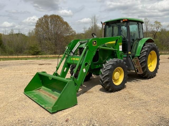 JOHN DEERE 6715 Tractor w/ Loader