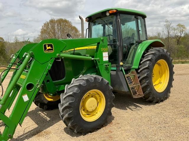 JOHN DEERE 6715 Tractor w/ Loader