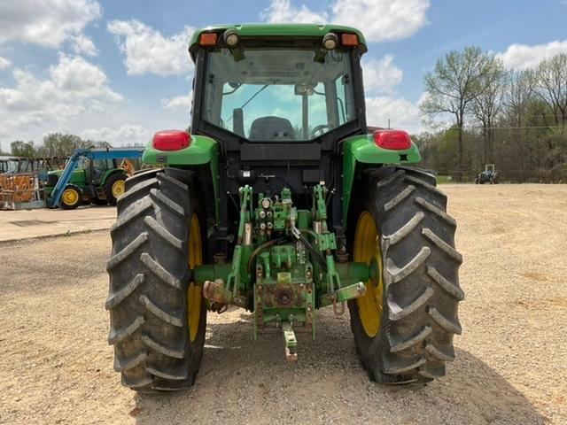 JOHN DEERE 6715 Tractor w/ Loader