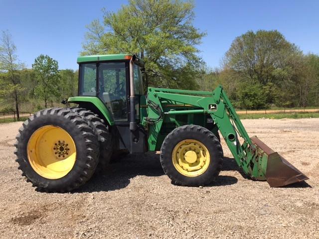 JOHN DEERE 7800 Tractor w/ Loader