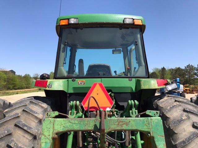 JOHN DEERE 7800 Tractor w/ Loader