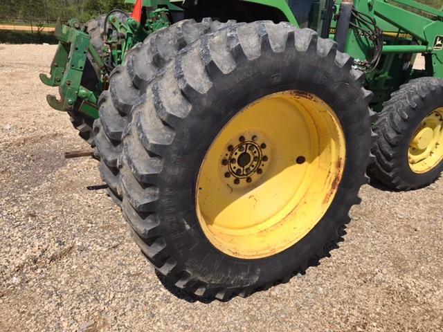 JOHN DEERE 7800 Tractor w/ Loader