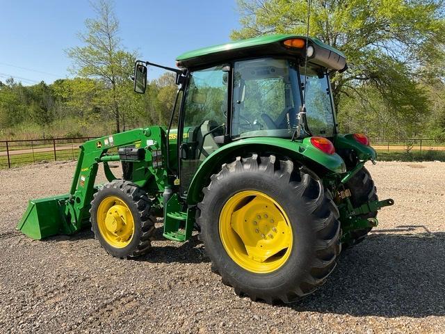 JOHN DEERE 5075E Tractor w/ Loader