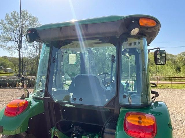 JOHN DEERE 5075E Tractor w/ Loader