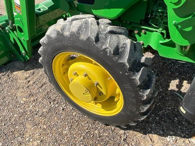 JOHN DEERE 5075E Tractor w/ Loader