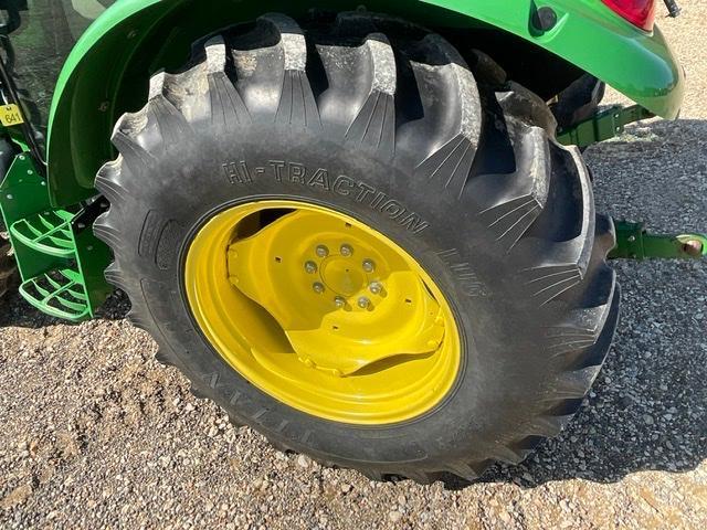 JOHN DEERE 5075E Tractor w/ Loader