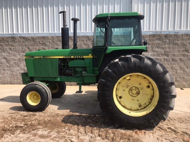 JOHN DEERE 4840 Tractor