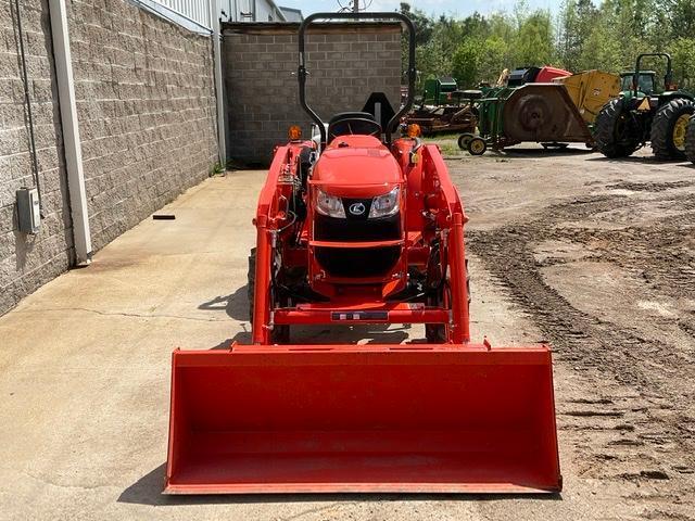 Kubota L3901 Tractor w/ loader