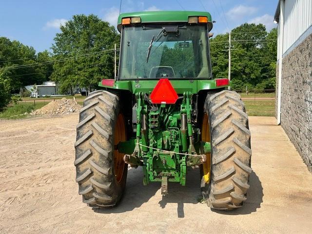 JOHN DEERE 7410 Tractor w/ Loader