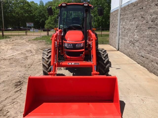 KUBOTA M7060 Tractor w/ Loader