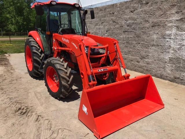 KUBOTA M7060 Tractor w/ Loader