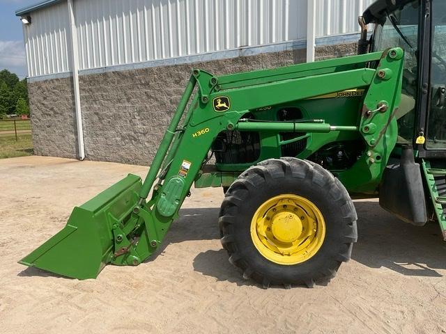 JOHN DEERE 7230 Tractor w/ Loader