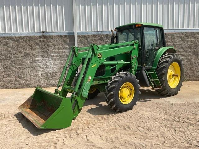 JOHN DEERE 7230 Tractor w/ Loader