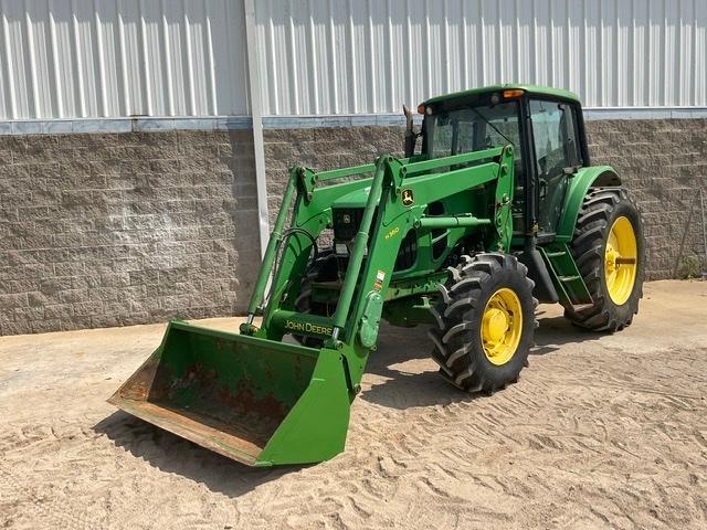 JOHN DEERE 7230 Tractor w/ Loader