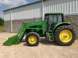 JOHN DEERE 7230 Tractor w/ Loader