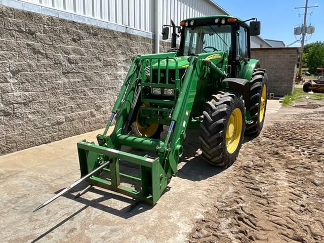 John Deere 7520 Tractor W/ JD 741 Loader