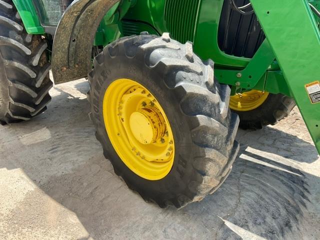 John Deere 7520 Tractor W/ JD 741 Loader