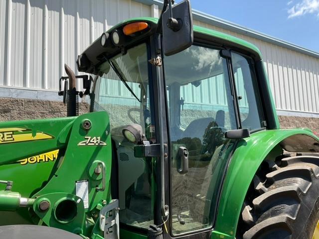 John Deere 7520 Tractor W/ JD 741 Loader