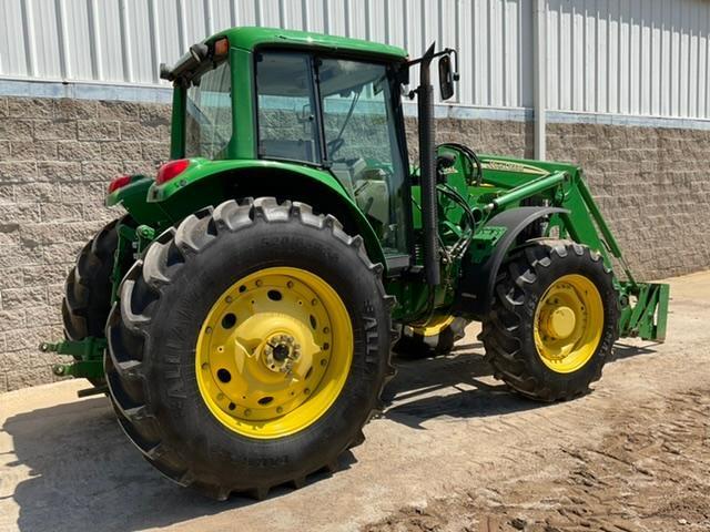 John Deere 7520 Tractor W/ JD 741 Loader