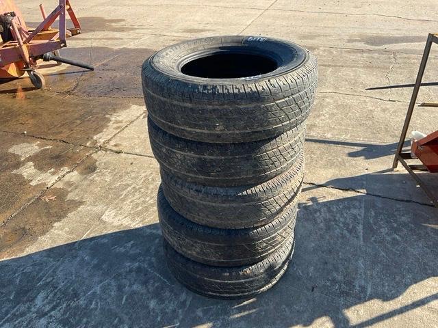 (5) 255/70R17 Tires Toyo Open Country