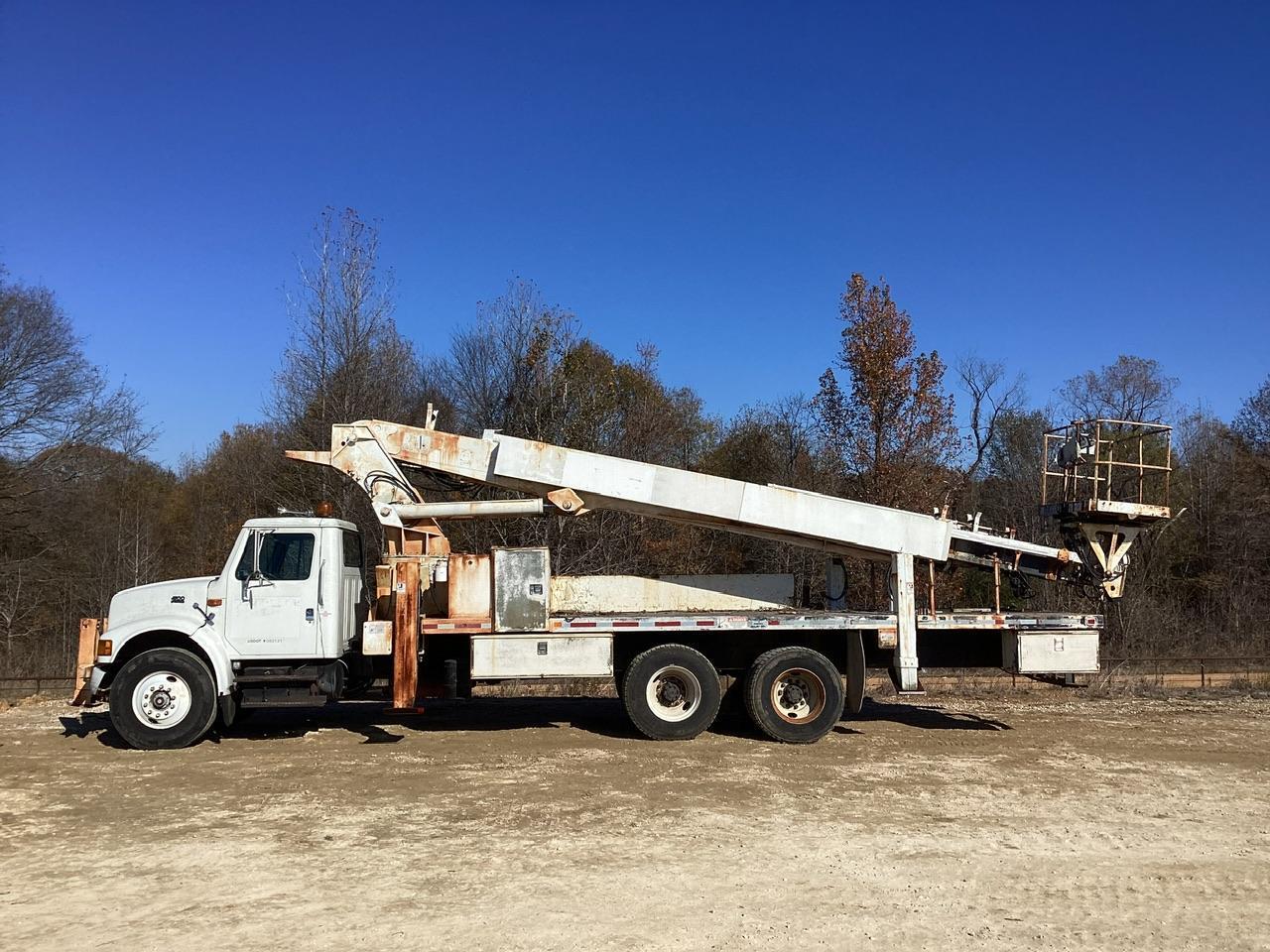 1998 International 4900 Bucket Truck