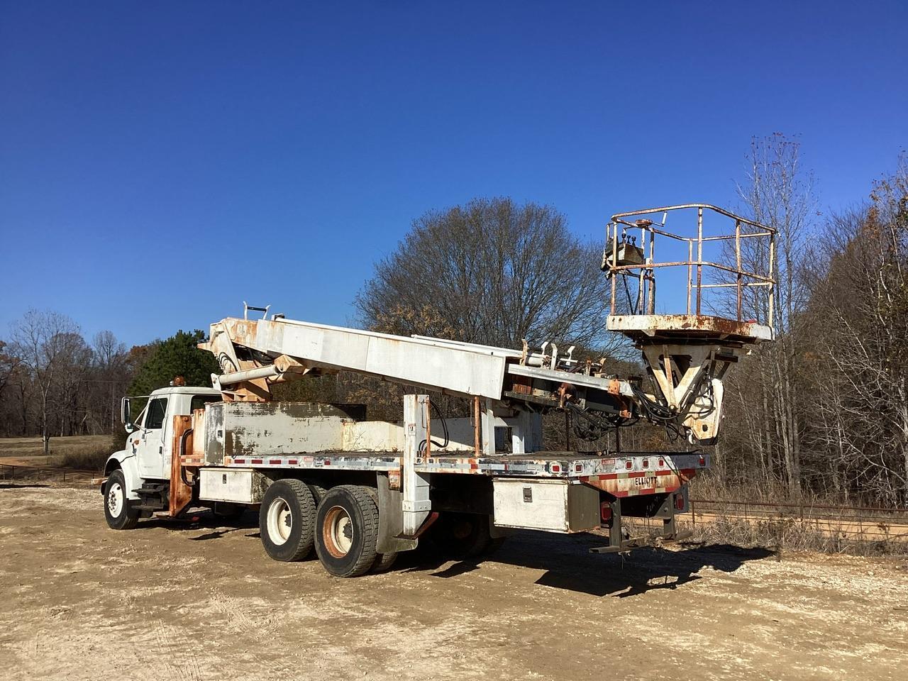 1998 International 4900 Bucket Truck