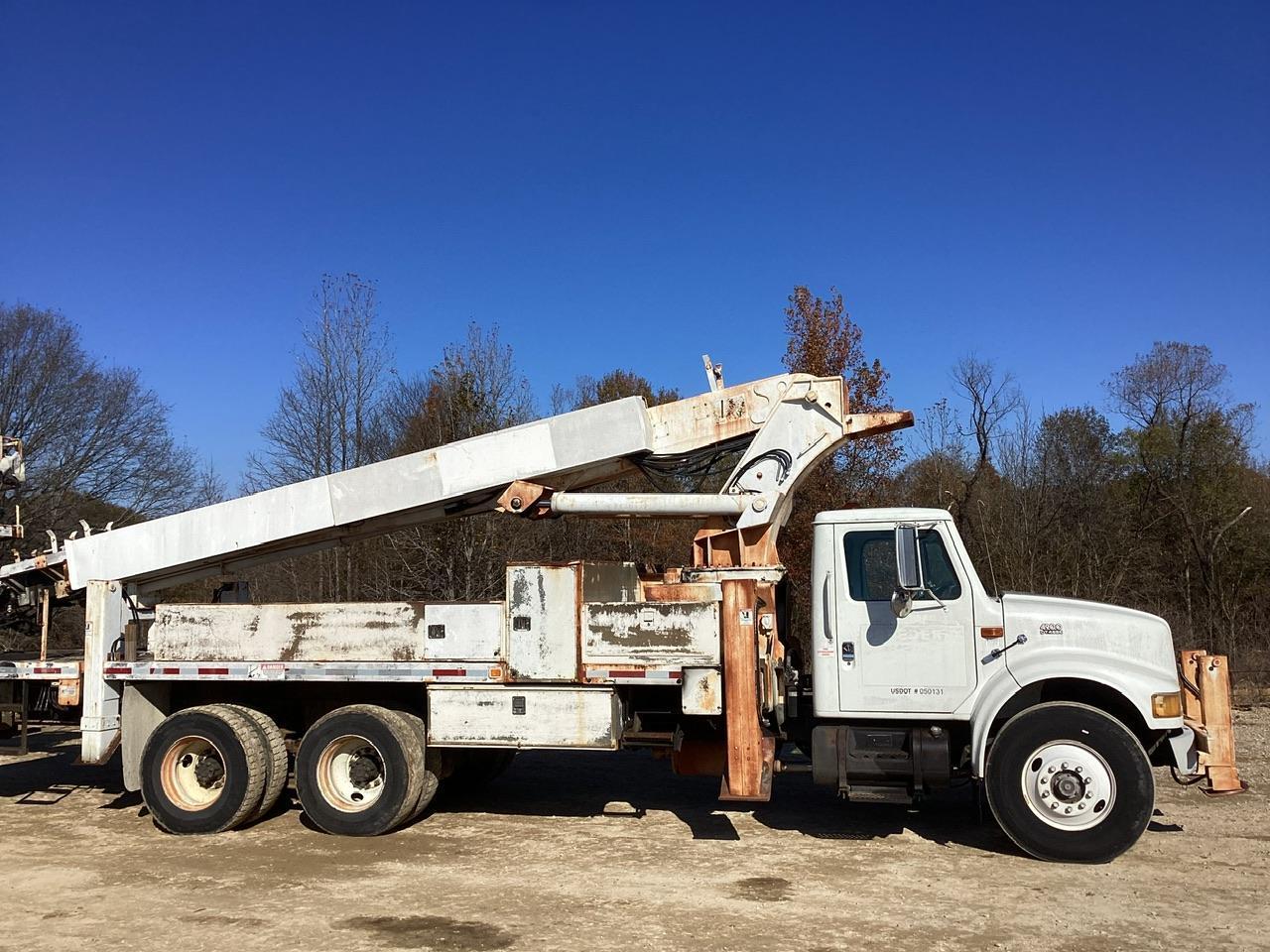 1998 International 4900 Bucket Truck