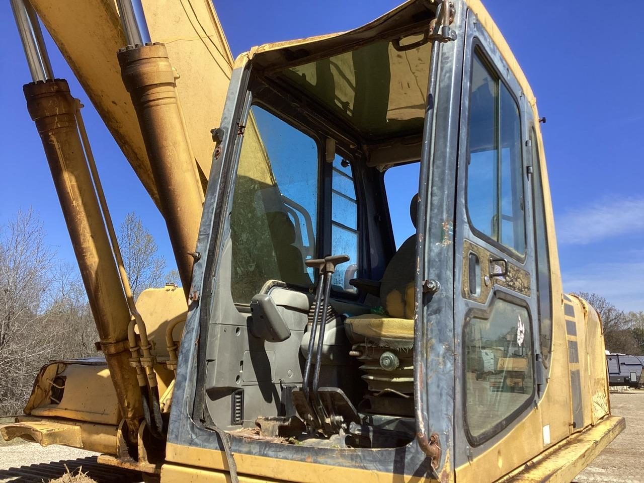 2001 Komatsu PC200LC-6 Excavator