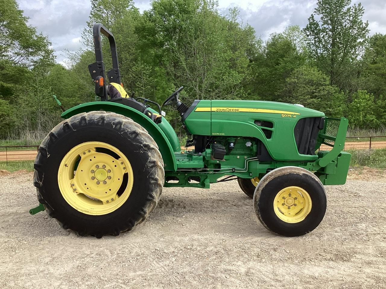 2009 John Deere 5075M Tractor