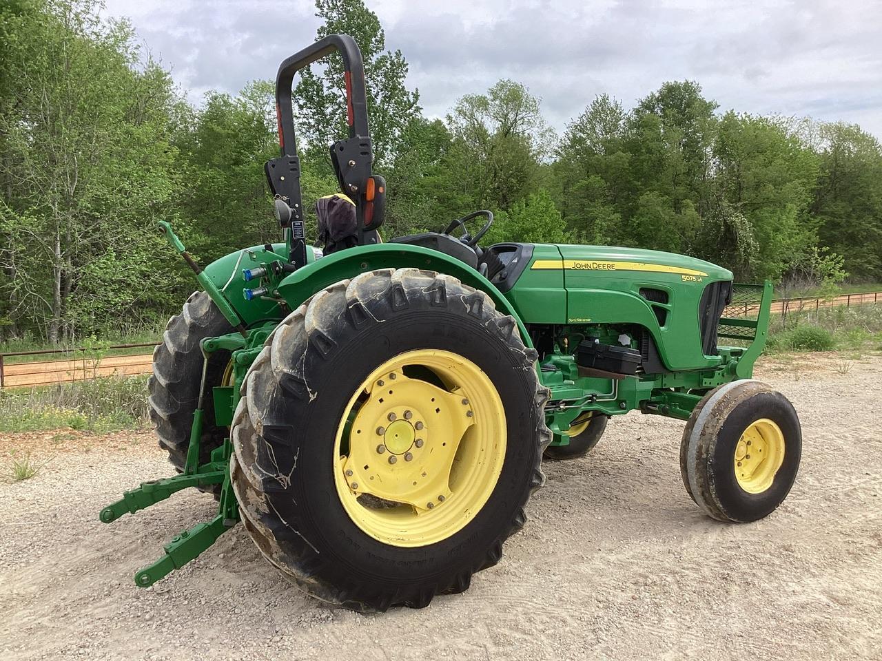 2009 John Deere 5075M Tractor